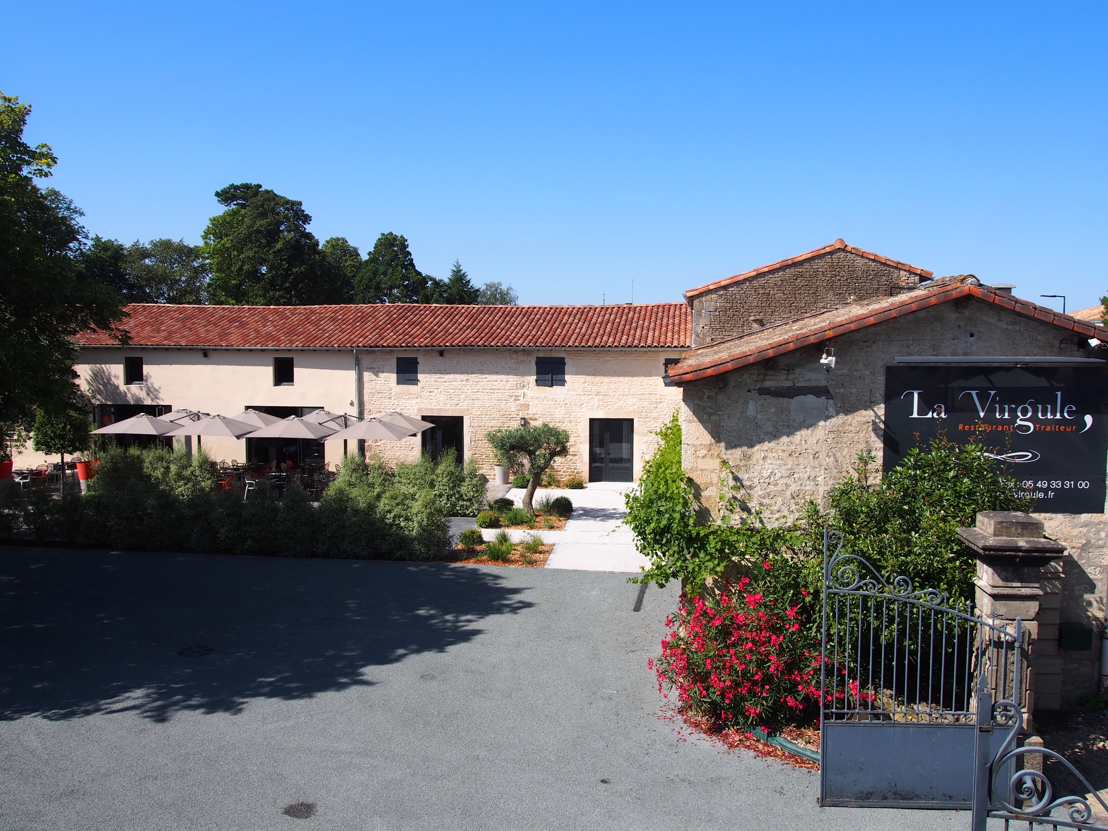 Le restaurant La Virgule à Chauray, vue extérieure